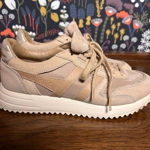 Gola ladies sneakers Euro 38 US 7 sizing seems to be more like US 7.5